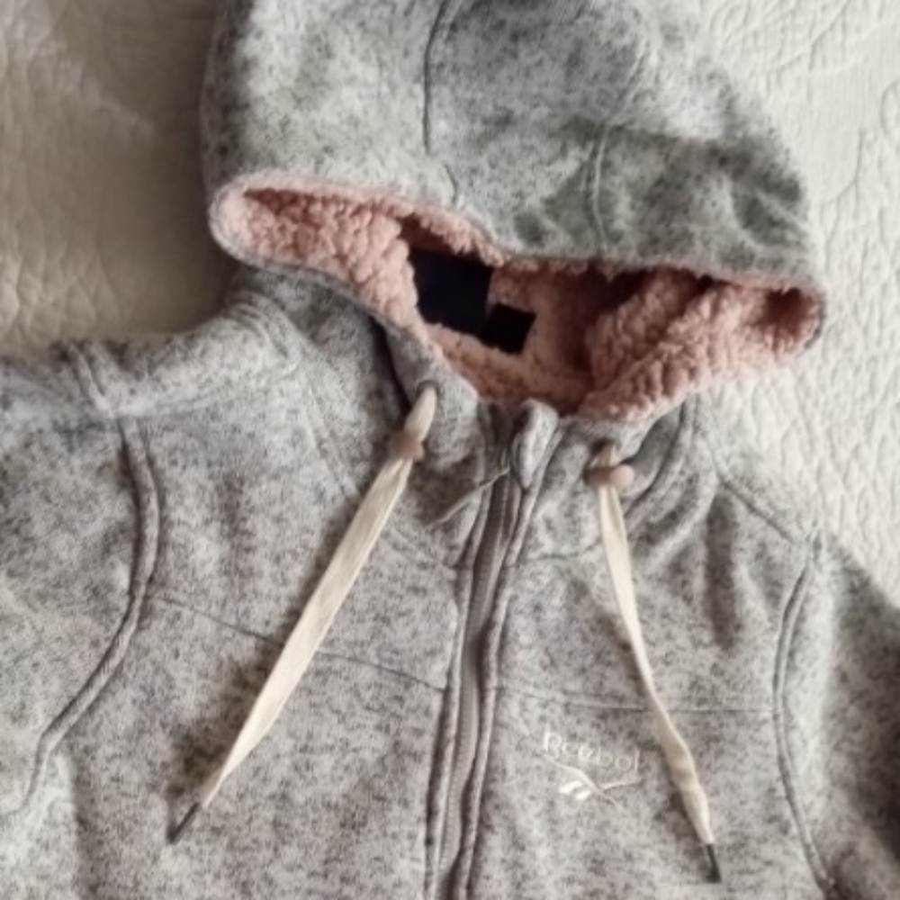 ♡🗝️ Reebok Gray Hoodie with Pink Lining